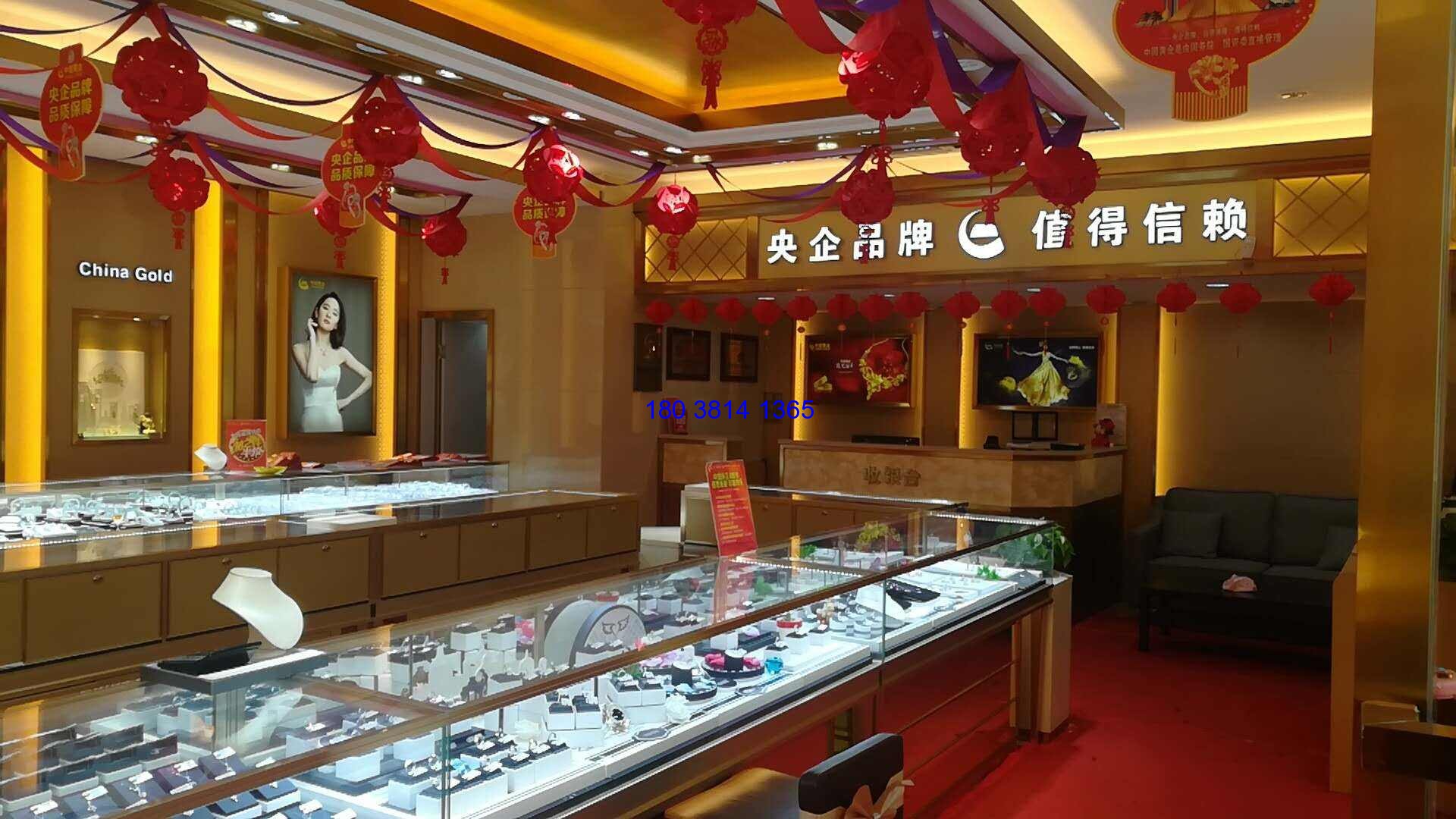 深圳LED透明屏廠家走進(jìn)中國黃金旗艦店